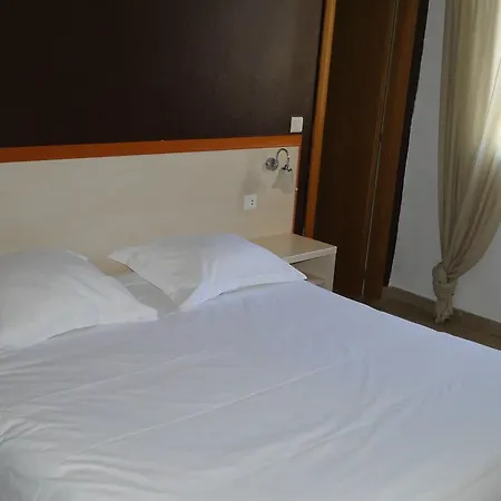 ホテル De La Jetee サンテュリ