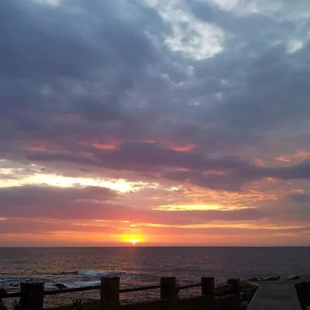 ホテル De La Jetee サンテュリ