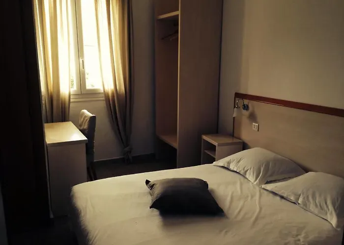 De La Jetee Hotell *