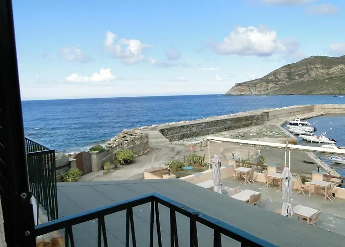 De La Jetee Hotel Centuri